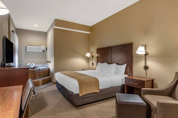 Room 33 of 61